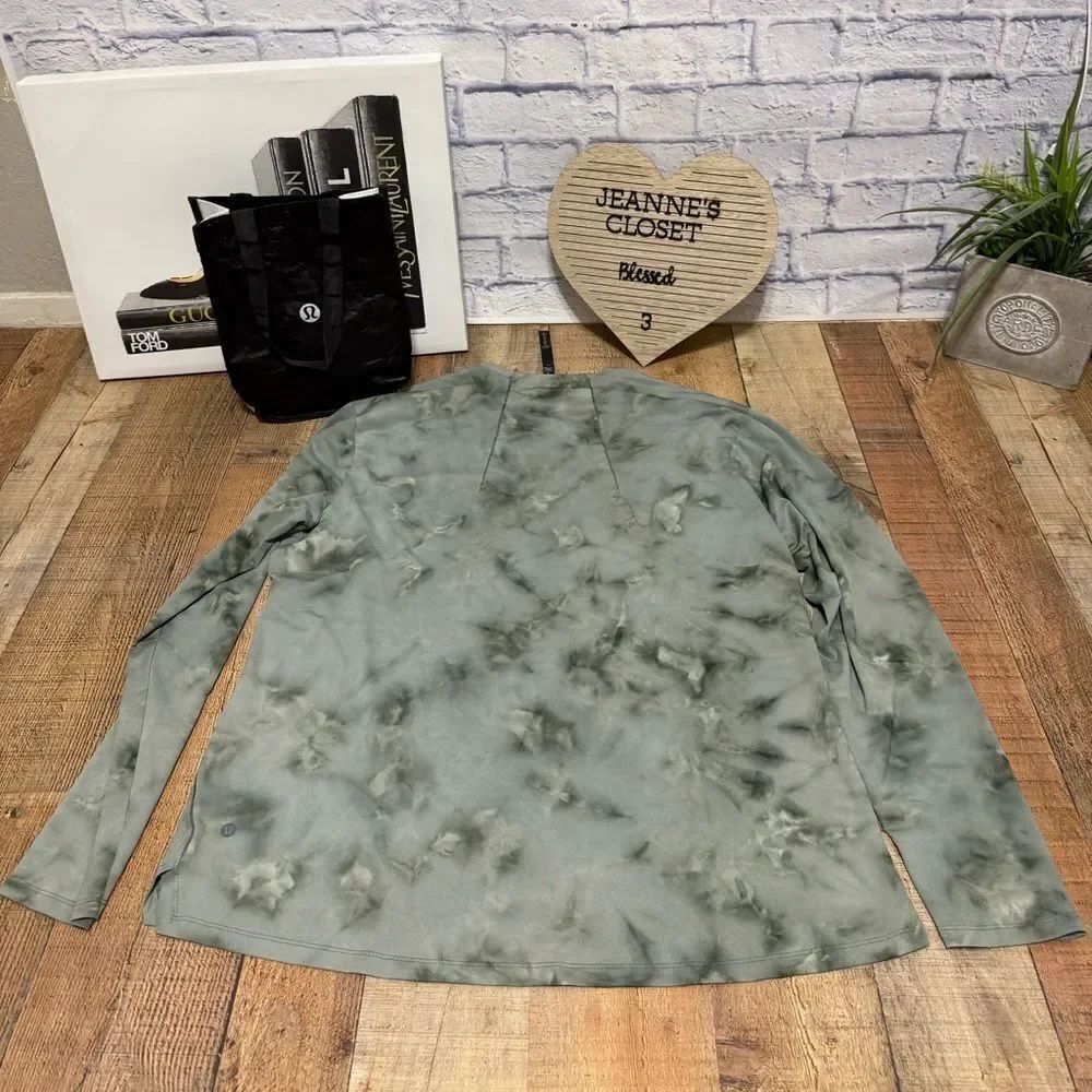 Lululemon Fast and Free Long Sleeve *Spray
Tidal Dye White Smoked Spruce xxl